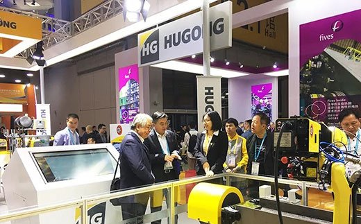 第二届进博会广东省茂名市常务副市长莅临QG刮刮乐意大利CEA展位